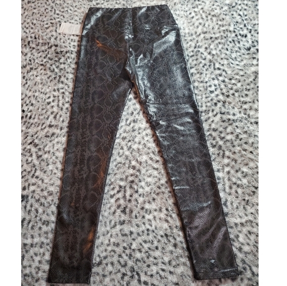 7 For All Mankind Black Grey Vegan Leather Snake Print High Rise Leggings Pants - Picture 3 of 11